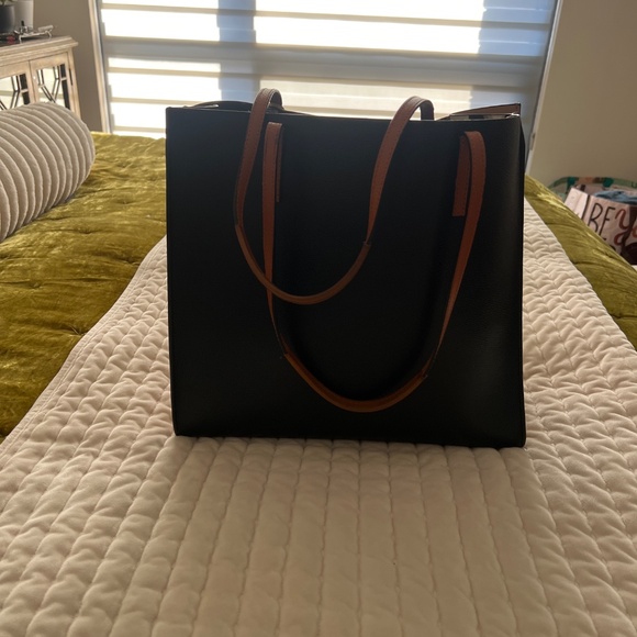 Marc Jacob’s Tote - Picture 2 of 4